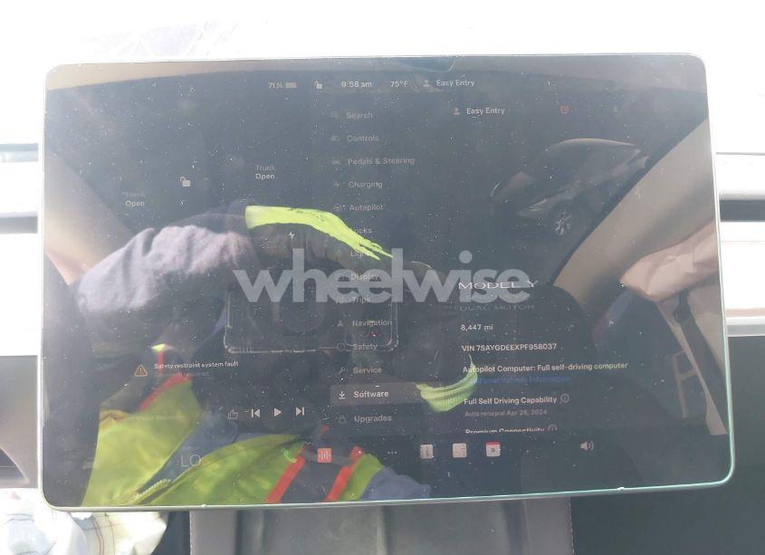 Photo 18 of 2023 Tesla Model Y AWD/LONG RANGE DUAL MOTOR ALL-WHEEL DRIVE (VIN 7SAYGDEEXPF958037)