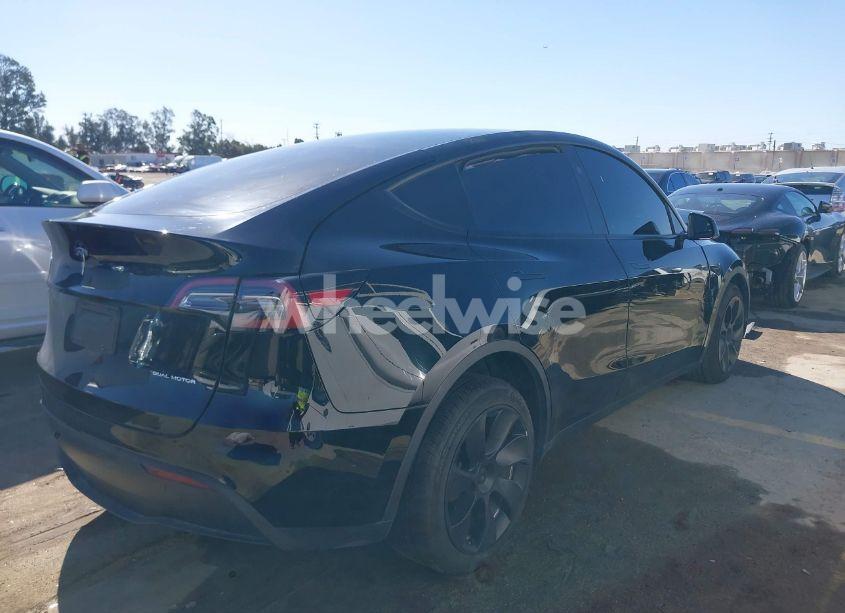 Photo 4 of 2023 Tesla Model Y AWD/LONG RANGE DUAL MOTOR ALL-WHEEL DRIVE (VIN 7SAYGDEEXPF958037)