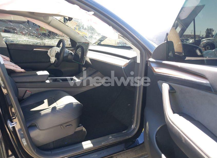 Photo 5 of 2023 Tesla Model Y AWD/LONG RANGE DUAL MOTOR ALL-WHEEL DRIVE (VIN 7SAYGDEEXPF958037)