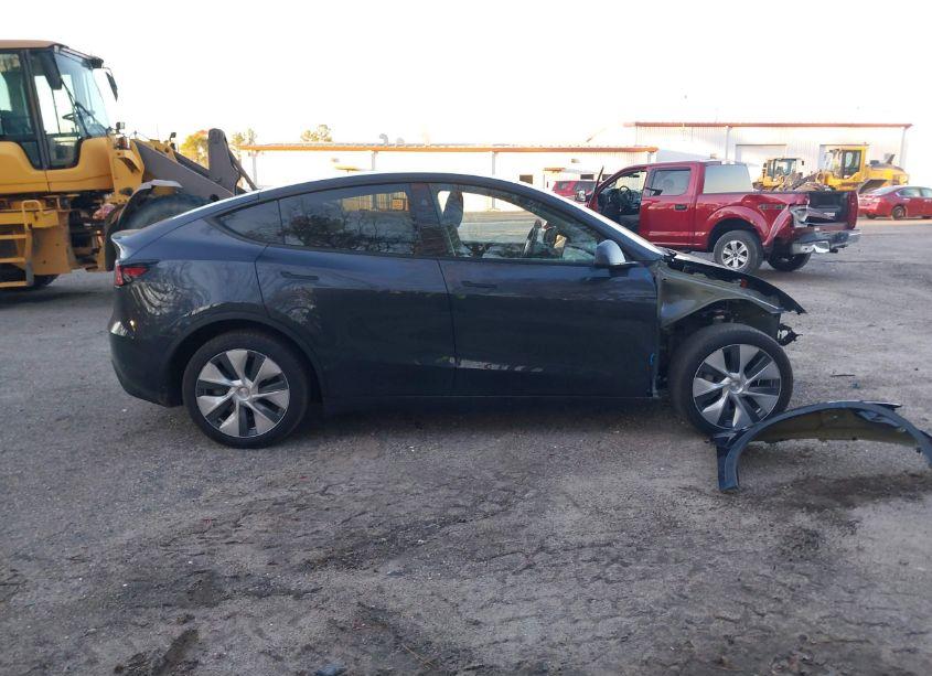 Photo 14 of 2024 Tesla Model Y LONG RANGE DUAL MOTOR ALL-WHEEL DRIVE (VIN 7SAYGDEEXRA227639)