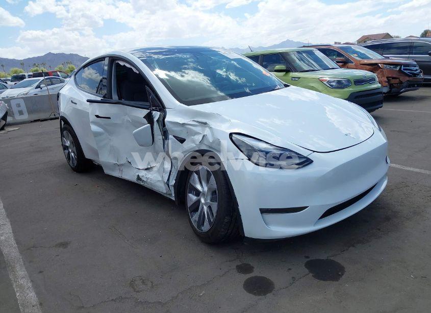 2024 Tesla Model Y LONG RANGE DUAL MOTOR ALL-WHEEL DRIVE (VIN 7SAYGDEEXRA257658) main photo