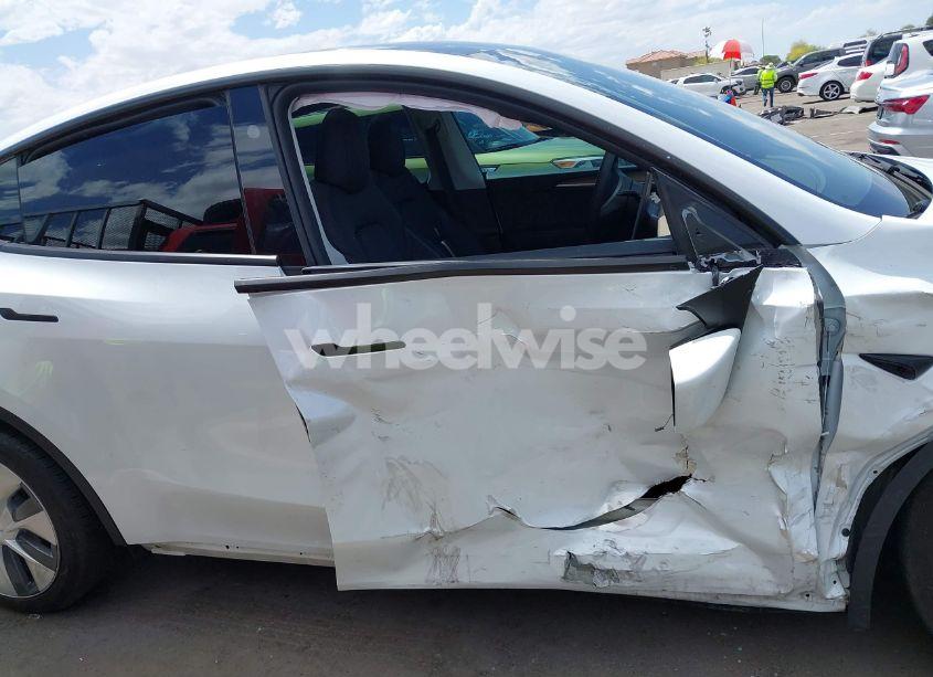 Photo 12 of 2024 Tesla Model Y LONG RANGE DUAL MOTOR ALL-WHEEL DRIVE (VIN 7SAYGDEEXRA257658)