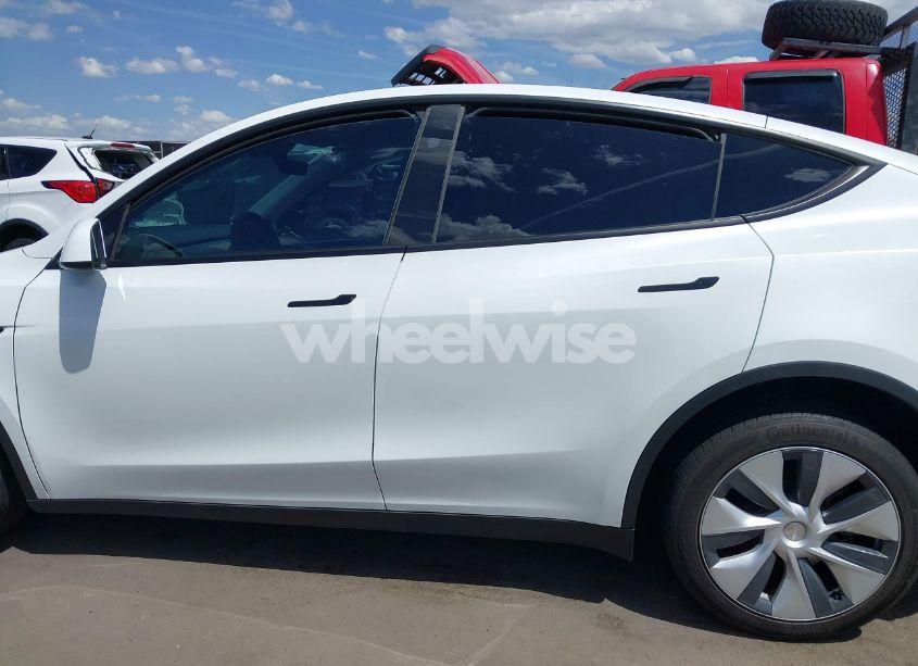 Photo 13 of 2024 Tesla Model Y LONG RANGE DUAL MOTOR ALL-WHEEL DRIVE (VIN 7SAYGDEEXRA257658)