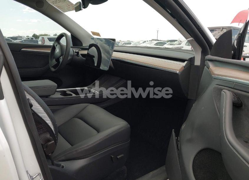 Photo 5 of 2024 Tesla Model Y LONG RANGE DUAL MOTOR ALL-WHEEL DRIVE (VIN 7SAYGDEEXRA257658)