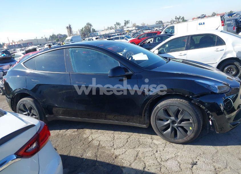 Photo 14 of 2024 Tesla Model Y LONG RANGE DUAL MOTOR ALL-WHEEL DRIVE (VIN 7SAYGDEEXRF116673)