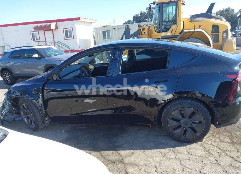 Photo 15 of 2024 Tesla Model Y LONG RANGE DUAL MOTOR ALL-WHEEL DRIVE (VIN 7SAYGDEEXRF116673)