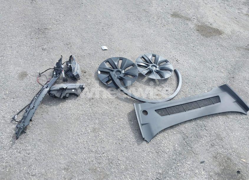 Photo 11 of 2025 Tesla Model Y LONG RANGE DUAL MOTOR ALL-WHEEL DRIVE (VIN 7SAYGDEEXSA362089)