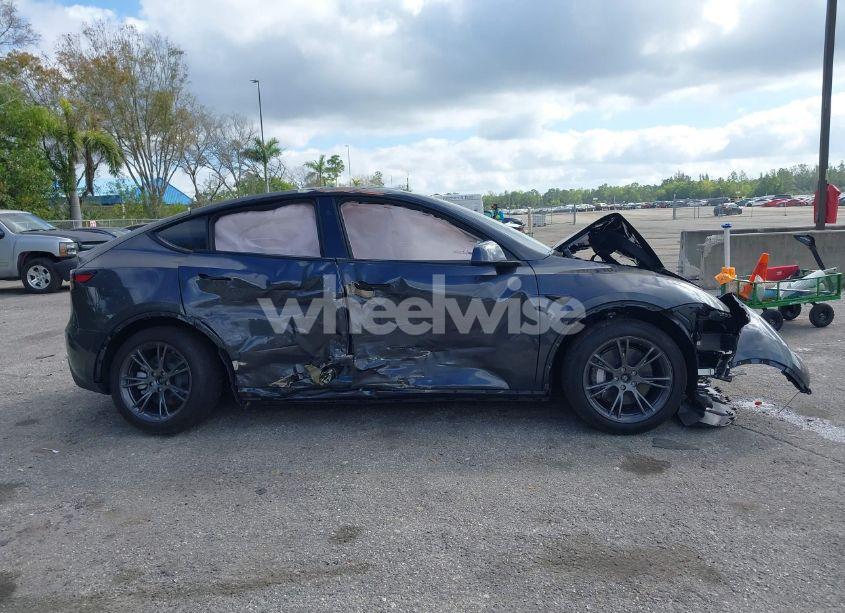 Photo 13 of 2025 Tesla Model Y LONG RANGE DUAL MOTOR ALL-WHEEL DRIVE (VIN 7SAYGDEEXSA362089)