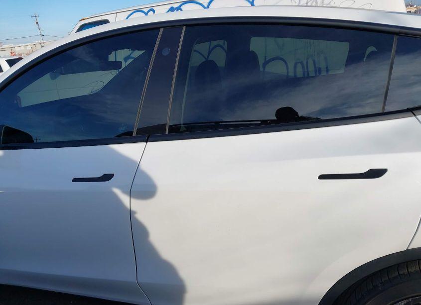 Photo 14 of 2022 Tesla Model Y PERFORMANCE DUAL MOTOR ALL-WHEEL DRIVE (VIN 7SAYGDEF0NF493323)