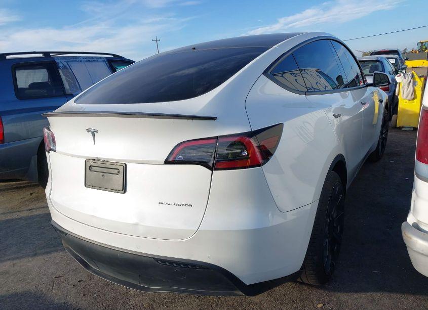 Photo 4 of 2022 Tesla Model Y PERFORMANCE DUAL MOTOR ALL-WHEEL DRIVE (VIN 7SAYGDEF0NF493323)