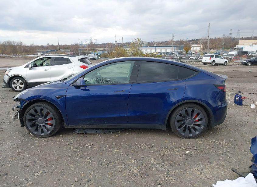 Photo 14 of 2022 Tesla Model Y PERFORMANCE DUAL MOTOR ALL-WHEEL DRIVE (VIN 7SAYGDEF0NF524067)