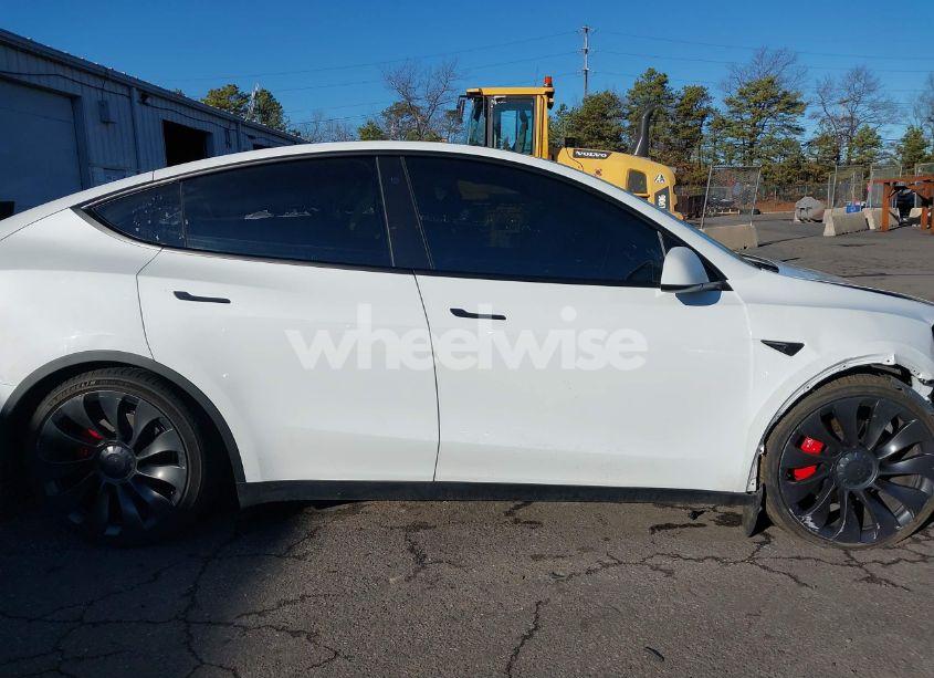 Photo 12 of 2022 Tesla Model Y PERFORMANCE DUAL MOTOR ALL-WHEEL DRIVE (VIN 7SAYGDEF1NF399015)
