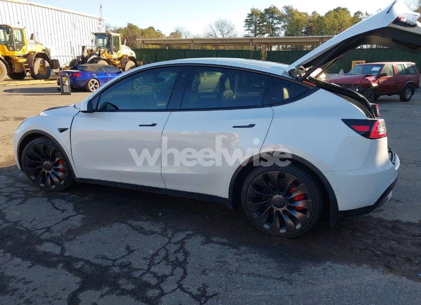 Photo 3 of 2022 Tesla Model Y PERFORMANCE DUAL MOTOR ALL-WHEEL DRIVE (VIN 7SAYGDEF1NF399015)