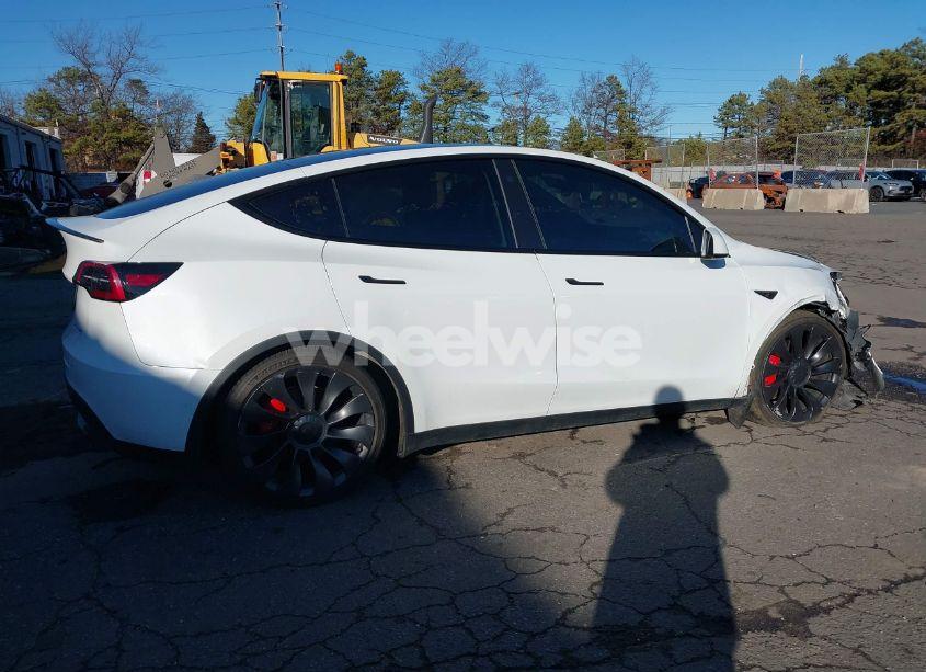 Photo 4 of 2022 Tesla Model Y PERFORMANCE DUAL MOTOR ALL-WHEEL DRIVE (VIN 7SAYGDEF1NF399015)