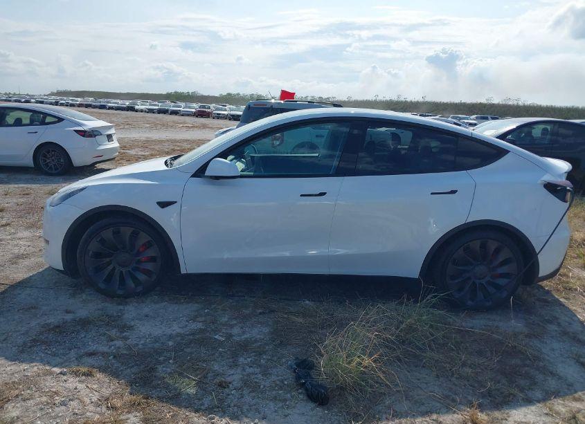 Photo 13 of 2022 Tesla Model Y PERFORMANCE DUAL MOTOR ALL-WHEEL DRIVE (VIN 7SAYGDEF2NF327711)