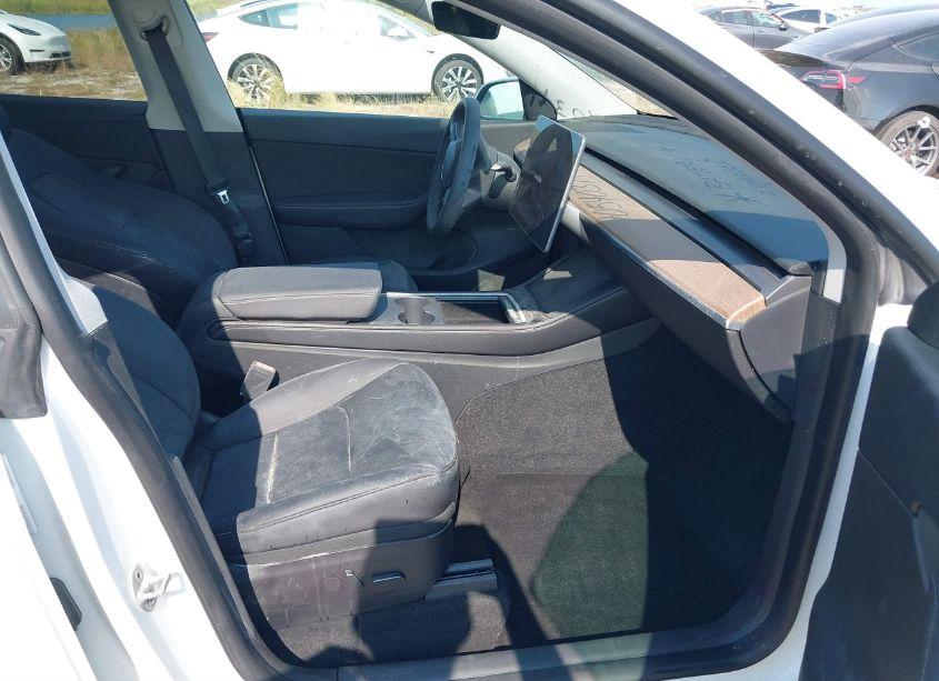 Photo 5 of 2022 Tesla Model Y PERFORMANCE DUAL MOTOR ALL-WHEEL DRIVE (VIN 7SAYGDEF2NF327711)