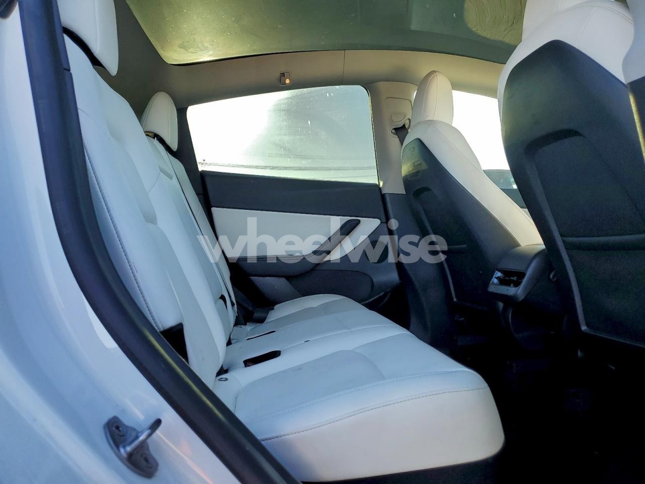 Photo 10 of 2022 TESLA MODEL Y (VIN 7SAYGDEF2NF390436)