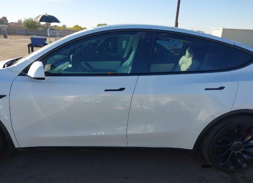 Photo 14 of 2022 Tesla Model Y PERFORMANCE DUAL MOTOR ALL-WHEEL DRIVE (VIN 7SAYGDEF4NF452693)