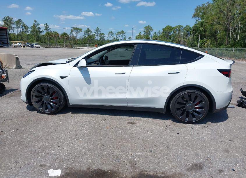 Photo 13 of 2022 Tesla Model Y PERFORMANCE DUAL MOTOR ALL-WHEEL DRIVE (VIN 7SAYGDEF4NF454623)