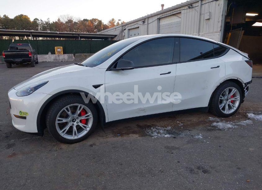 Photo 2 of 2022 Tesla Model Y PERFORMANCE DUAL MOTOR ALL-WHEEL DRIVE (VIN 7SAYGDEF4NF517509)