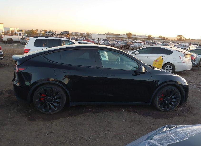 Photo 13 of 2022 Tesla Model Y PERFORMANCE DUAL MOTOR ALL-WHEEL DRIVE (VIN 7SAYGDEF4NF546427)