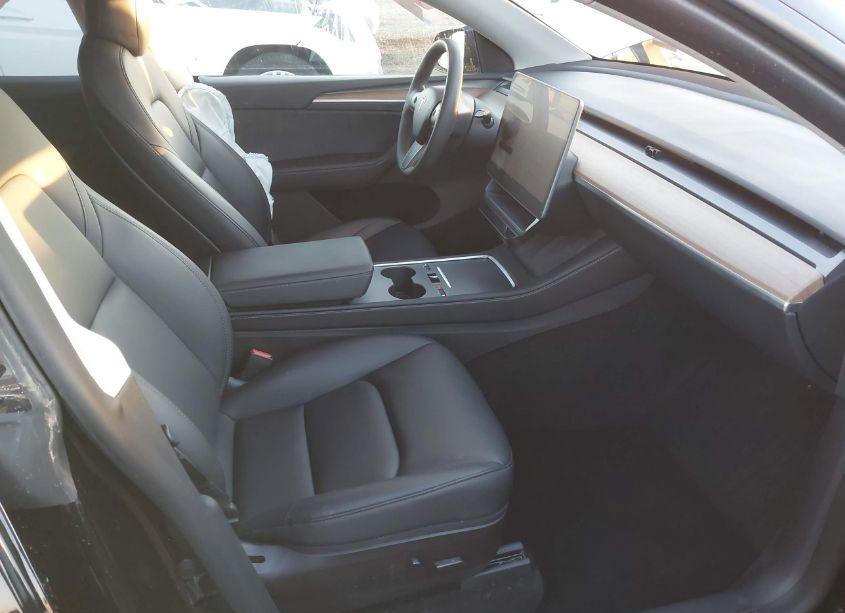 Photo 5 of 2022 Tesla Model Y PERFORMANCE DUAL MOTOR ALL-WHEEL DRIVE (VIN 7SAYGDEF4NF546427)