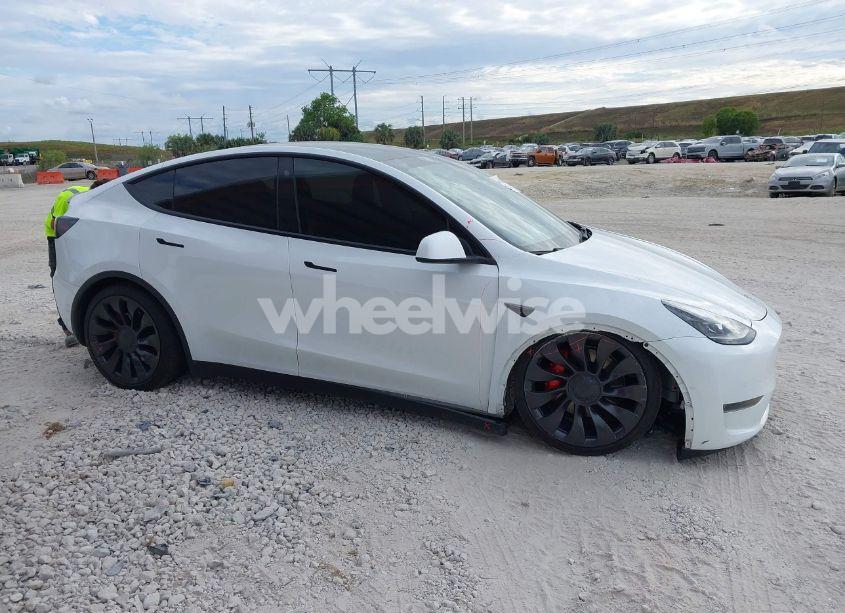 Photo 13 of 2022 Tesla Model Y PERFORMANCE DUAL MOTOR ALL-WHEEL DRIVE (VIN 7SAYGDEF5NF379205)