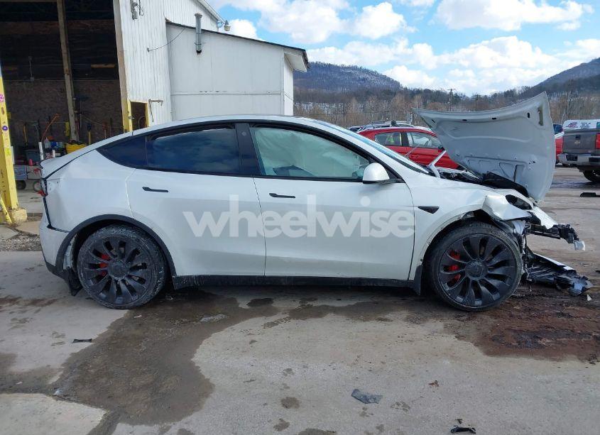 Photo 14 of 2022 Tesla Model Y PERFORMANCE DUAL MOTOR ALL-WHEEL DRIVE (VIN 7SAYGDEF5NF441878)