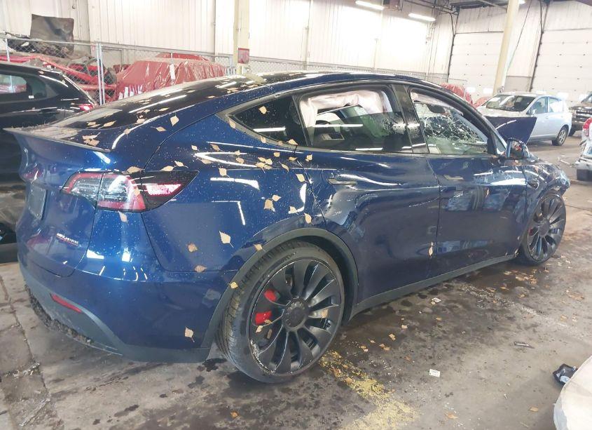 Photo 4 of 2022 Tesla Model Y PERFORMANCE DUAL MOTOR ALL-WHEEL DRIVE (VIN 7SAYGDEF5NF554617)