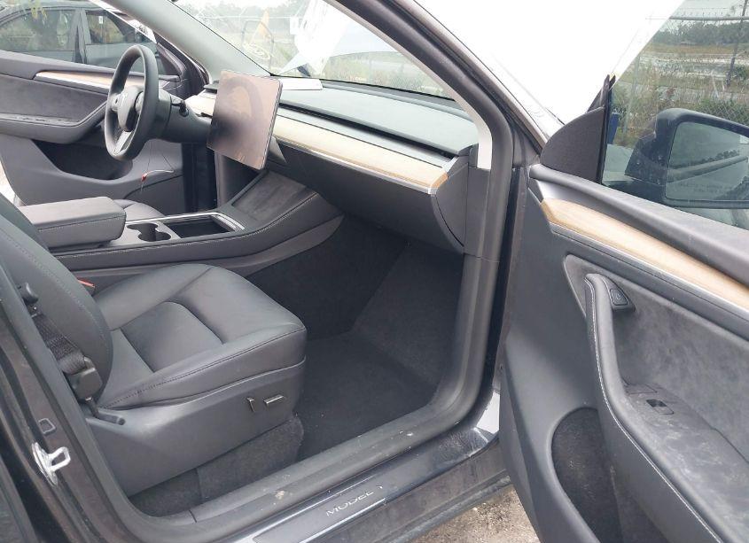 Photo 5 of 2024 Tesla Model Y PERFORMANCE DUAL MOTOR ALL-WHEEL DRIVE (VIN 7SAYGDEF5RA288177)