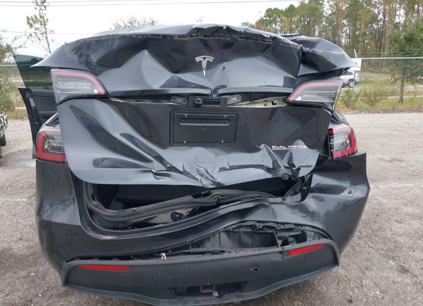 Photo 6 of 2024 Tesla Model Y PERFORMANCE DUAL MOTOR ALL-WHEEL DRIVE (VIN 7SAYGDEF5RA288177)