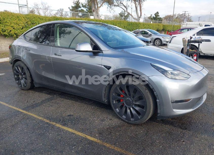 2024 Tesla Model Y PERFORMANCE DUAL MOTOR ALL-WHEEL DRIVE (VIN 7SAYGDEF5RA322392) main photo