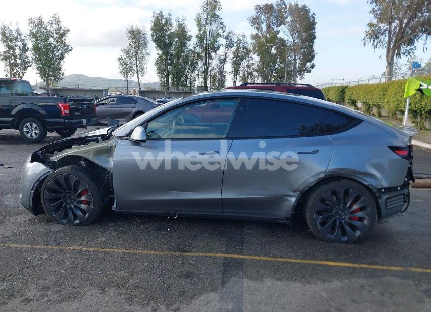 Photo 15 of 2024 Tesla Model Y PERFORMANCE DUAL MOTOR ALL-WHEEL DRIVE (VIN 7SAYGDEF5RA322392)