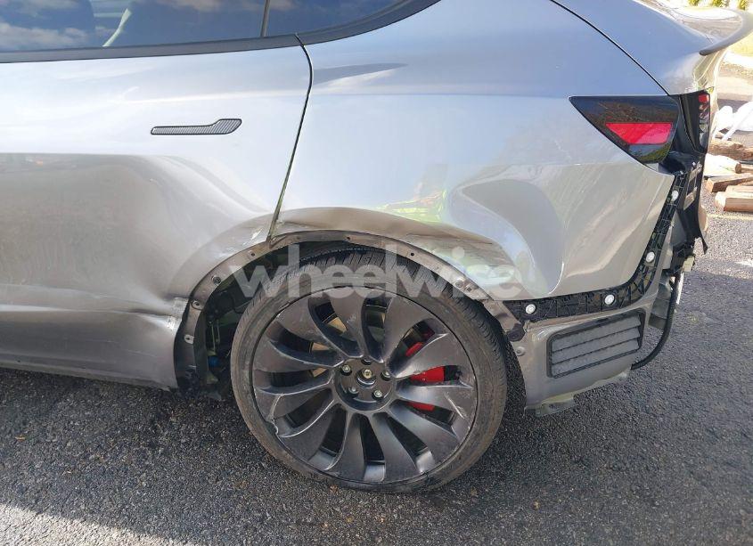 Photo 6 of 2024 Tesla Model Y PERFORMANCE DUAL MOTOR ALL-WHEEL DRIVE (VIN 7SAYGDEF5RA322392)