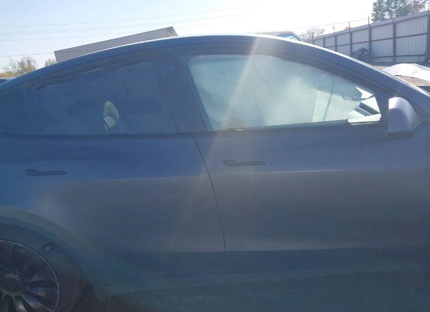 Photo 13 of 2022 Tesla Model Y PERFORMANCE DUAL MOTOR ALL-WHEEL DRIVE (VIN 7SAYGDEF6NF309597)