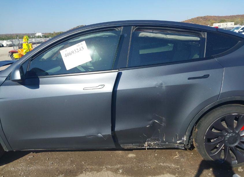 Photo 14 of 2022 Tesla Model Y PERFORMANCE DUAL MOTOR ALL-WHEEL DRIVE (VIN 7SAYGDEF6NF309597)