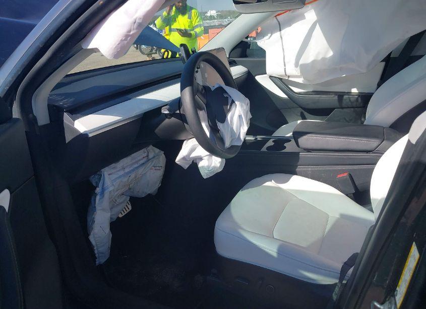 Photo 5 of 2022 Tesla Model Y PERFORMANCE DUAL MOTOR ALL-WHEEL DRIVE (VIN 7SAYGDEF6NF309597)