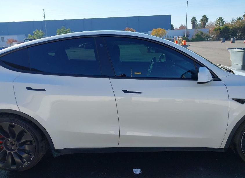 Photo 13 of 2022 Tesla Model Y PERFORMANCE DUAL MOTOR ALL-WHEEL DRIVE (VIN 7SAYGDEF6NF340588)