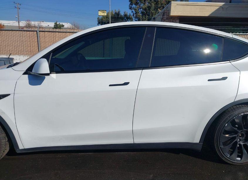 Photo 14 of 2022 Tesla Model Y PERFORMANCE DUAL MOTOR ALL-WHEEL DRIVE (VIN 7SAYGDEF6NF340588)