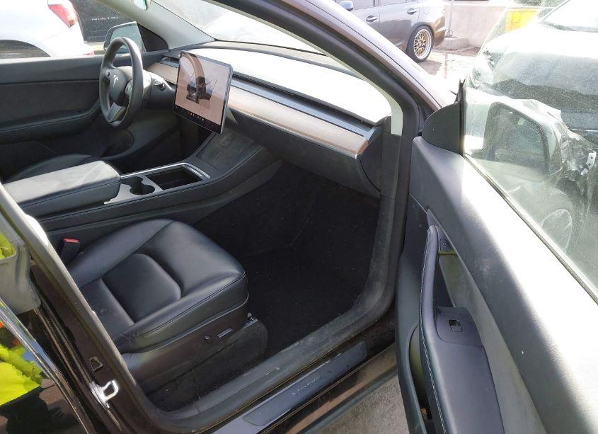 Photo 5 of 2022 Tesla Model Y PERFORMANCE DUAL MOTOR ALL-WHEEL DRIVE (VIN 7SAYGDEF6NF404578)