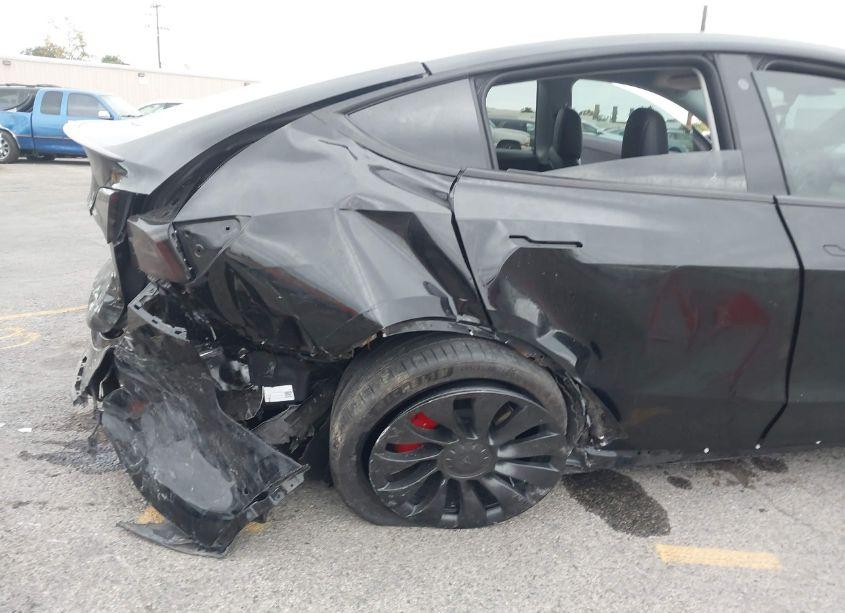 Photo 6 of 2022 Tesla Model Y PERFORMANCE DUAL MOTOR ALL-WHEEL DRIVE (VIN 7SAYGDEF6NF453649)