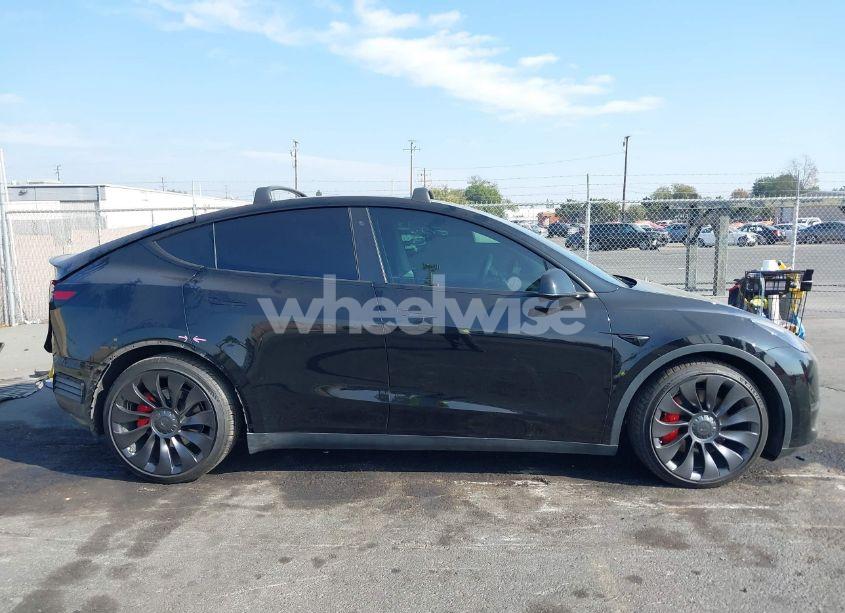 Photo 13 of 2022 Tesla Model Y PERFORMANCE DUAL MOTOR ALL-WHEEL DRIVE (VIN 7SAYGDEF6NF492659)
