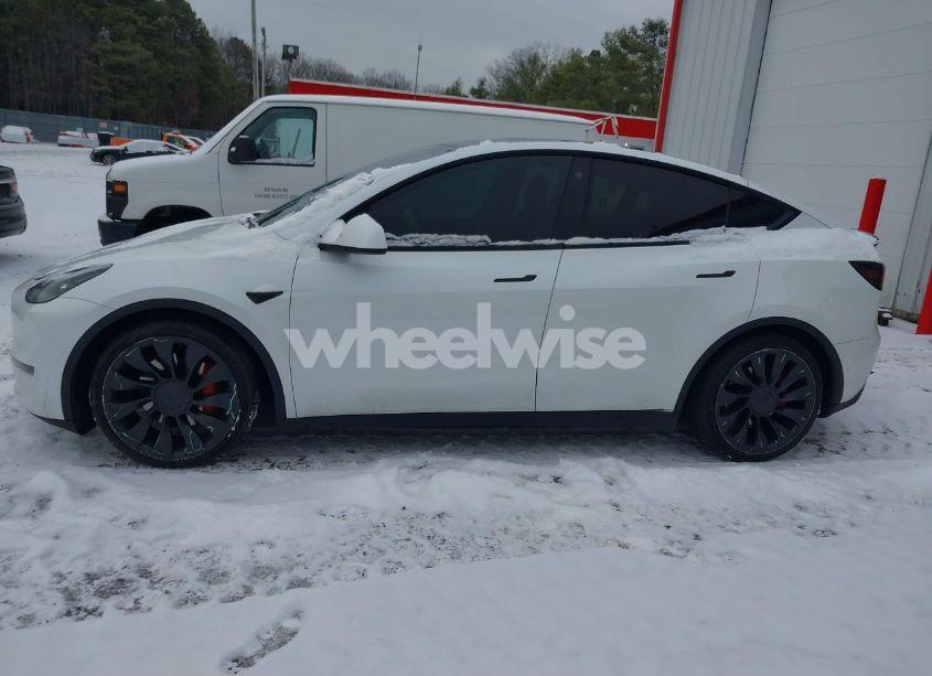 Photo 14 of 2022 Tesla Model Y PERFORMANCE DUAL MOTOR ALL-WHEEL DRIVE (VIN 7SAYGDEF6NF510920)