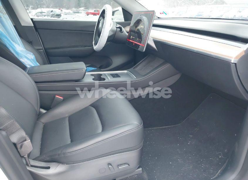 Photo 5 of 2022 Tesla Model Y PERFORMANCE DUAL MOTOR ALL-WHEEL DRIVE (VIN 7SAYGDEF6NF510920)