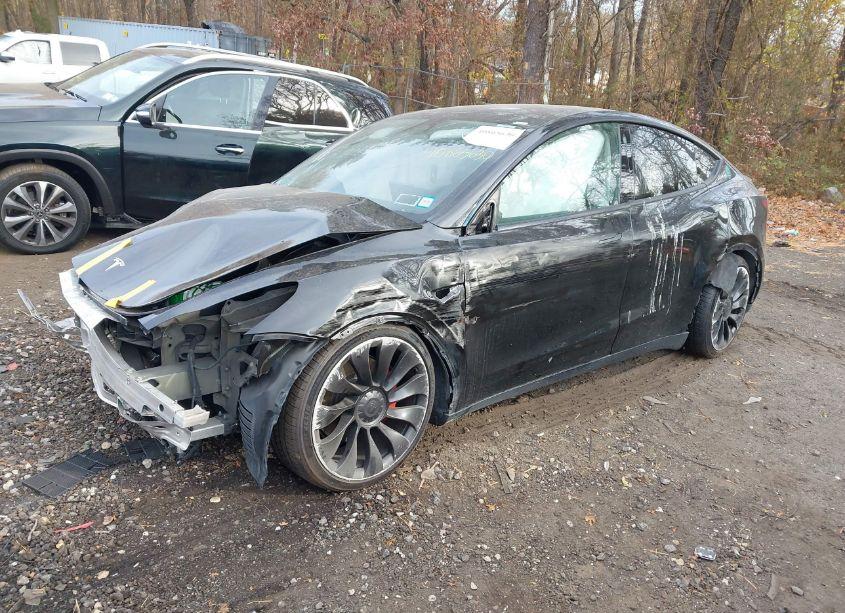 Photo 2 of 2022 Tesla Model Y PERFORMANCE DUAL MOTOR ALL-WHEEL DRIVE (VIN 7SAYGDEF6NF531105)