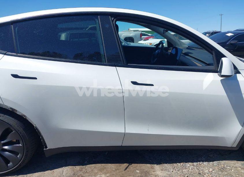 Photo 14 of 2022 Tesla Model Y PERFORMANCE DUAL MOTOR ALL-WHEEL DRIVE (VIN 7SAYGDEF7NF327400)