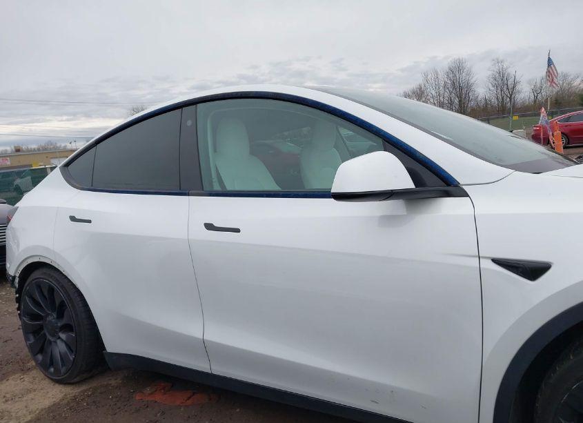 Photo 13 of 2022 Tesla Model Y PERFORMANCE DUAL MOTOR ALL-WHEEL DRIVE (VIN 7SAYGDEF7NF367203)