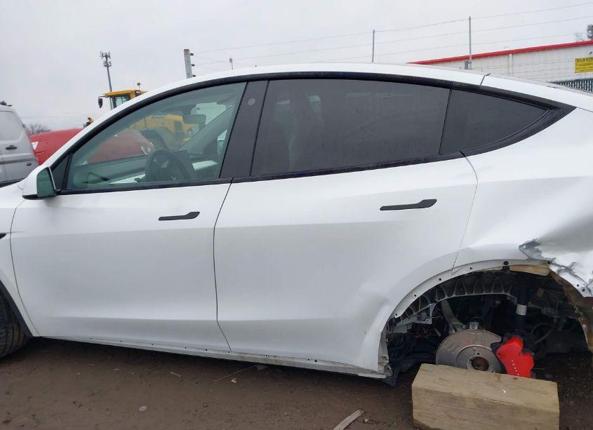 Photo 14 of 2022 Tesla Model Y PERFORMANCE DUAL MOTOR ALL-WHEEL DRIVE (VIN 7SAYGDEF7NF367203)