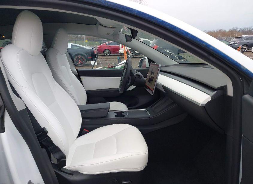 Photo 5 of 2022 Tesla Model Y PERFORMANCE DUAL MOTOR ALL-WHEEL DRIVE (VIN 7SAYGDEF7NF367203)