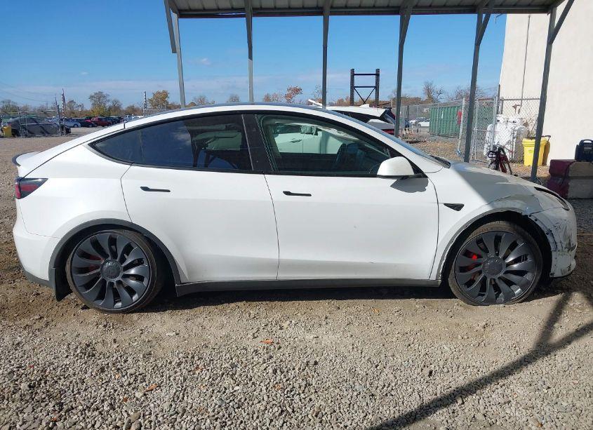 Photo 13 of 2024 Tesla Model Y PERFORMANCE DUAL MOTOR ALL-WHEEL DRIVE (VIN 7SAYGDEF7RF036501)